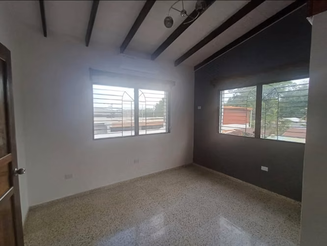 SE VENDE AMPLIA CASA DE ESQUINA SOBRE LA 27 CALLE - Imagen 8