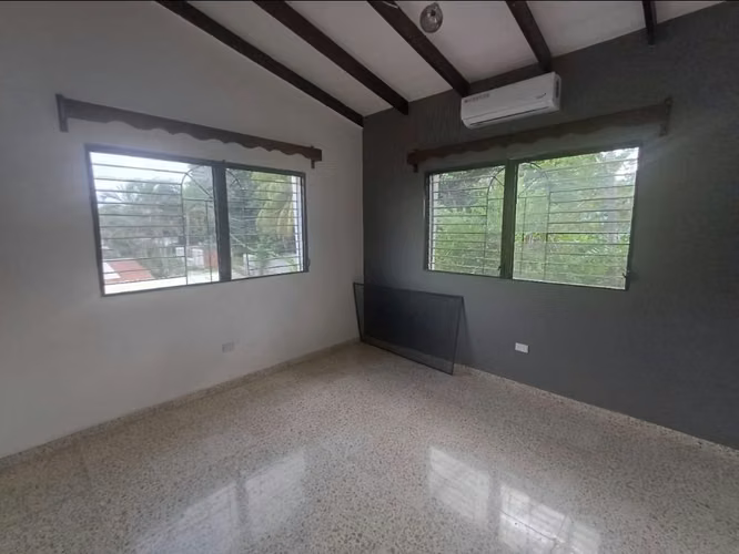 SE VENDE AMPLIA CASA DE ESQUINA SOBRE LA 27 CALLE - Imagen 6