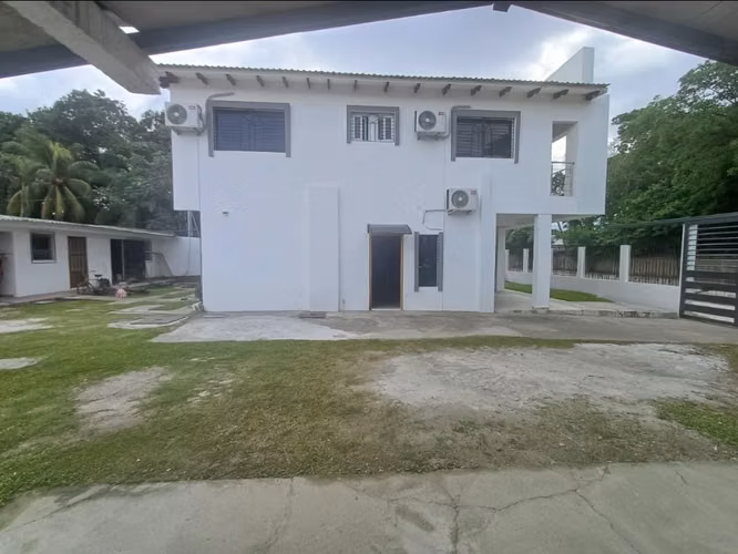 SE VENDE AMPLIA CASA DE ESQUINA SOBRE LA 27 CALLE - Imagen 3