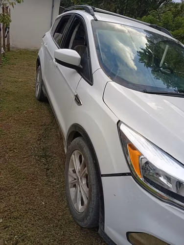 Se vende Ford Escape 