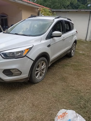 Se vende Ford Escape 