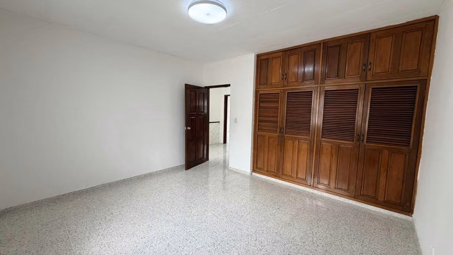 SE ALQUILA TOWNHOUSE COLONIA TREJO - Imagen 4