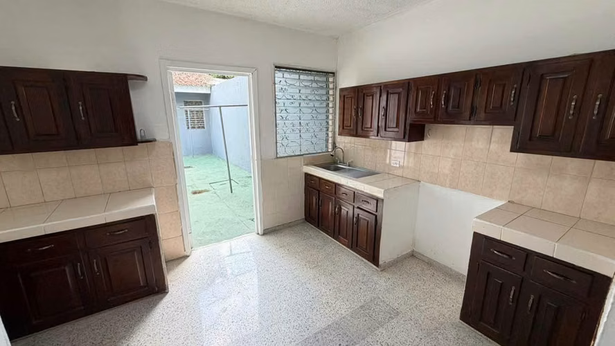 SE ALQUILA TOWNHOUSE EN COLONIA TREJO - Imagen 8