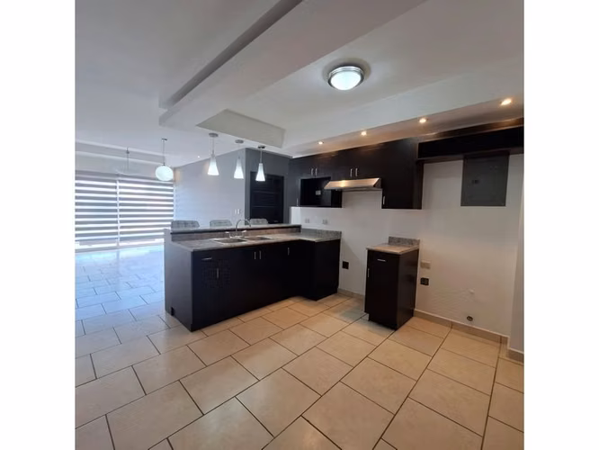 Col. Lomas del Guijarro / 2 Hab / Includes water service and security 24 / 7 / Located in one of the