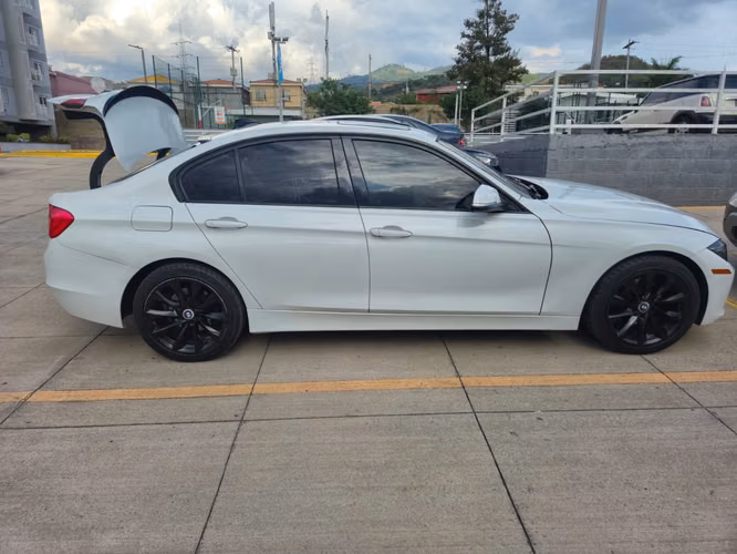 BMW 328I “¡Contáctame ahora y no pierdas la oportunidad!” - Imagen 2