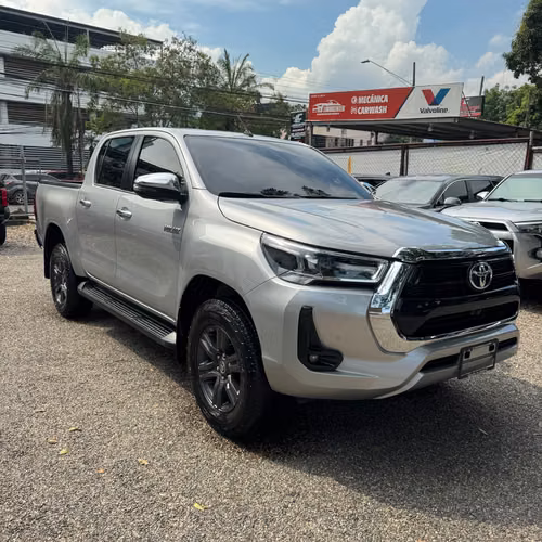 TOYOTA HILUX 2025 SRV - Imagen 1