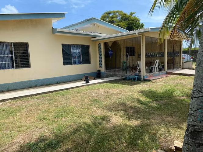  ¡CASA GRANDE CON APARTAMENTO EN VENTA – PUERTO CORTÉS!  - Imagen 2