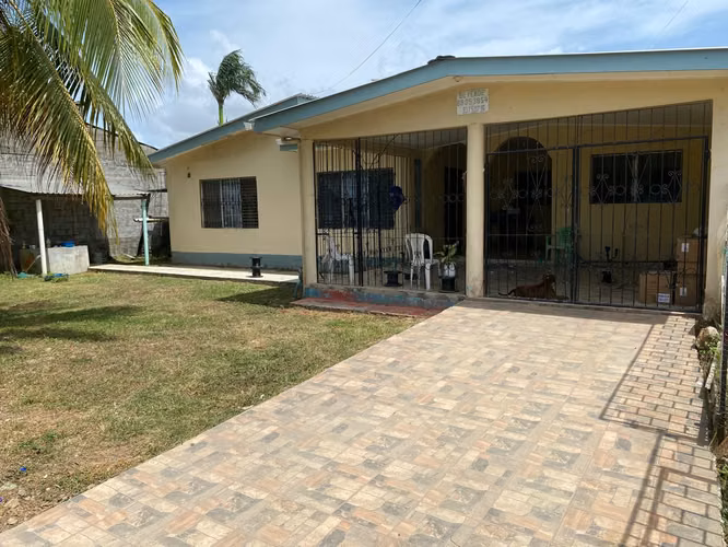LARGE HOUSE WITH APARTMENT FOR SALE - COURTEOUS PORT!