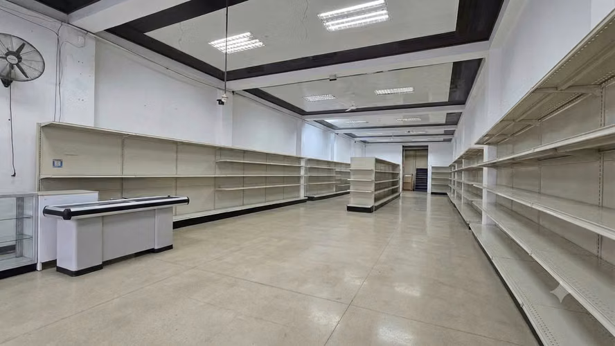 SE VENDE EDIFICIO COMERCIAL EN BARRIO MEDINA SAN PEDRO SULA - Imagen 3