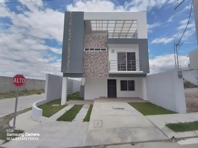 Venta de Hermosa Casa Totalmente Nueva, en la Residencial Portal Las Canarias, en Tegucigalpa. 