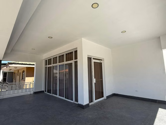  ¡CASA EN VENTA Y/O RENTA – RESIDENCIAL SITRAUNAH, LOS ALPES, SAN PEDRO SULA!  - Imagen 3