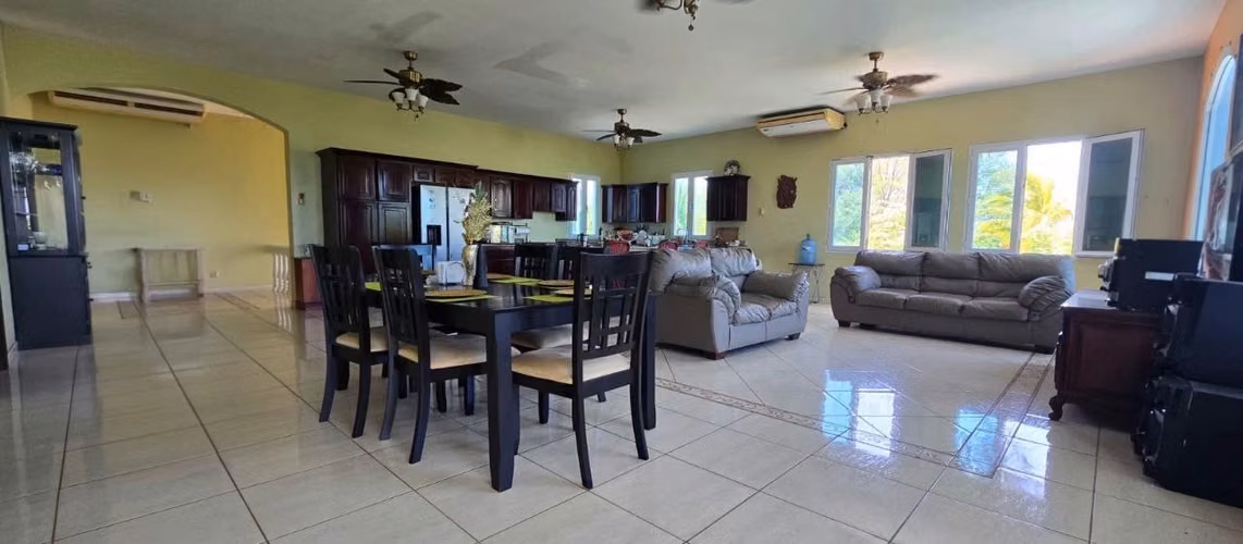 PROPIEDAD FRENTE AL MAR CARIBE — LA CEIBA, HONDURAS
