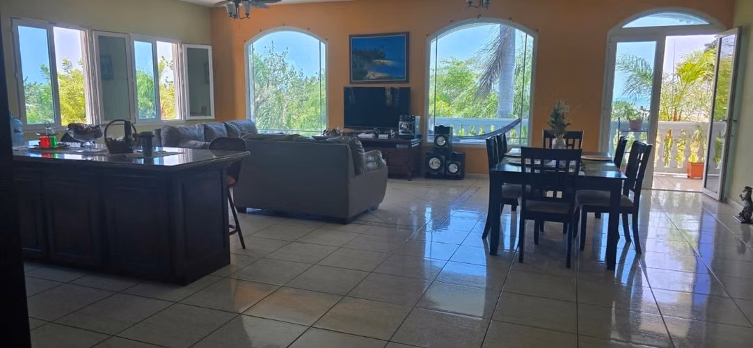 PROPIEDAD FRENTE AL MAR CARIBE — LA CEIBA, HONDURAS