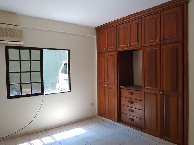 RENTA DE AMPLIO APARTAMENTO DE 3 HABITACIONES  - SECTOR LA MODERNA SPS  - Imagen 6