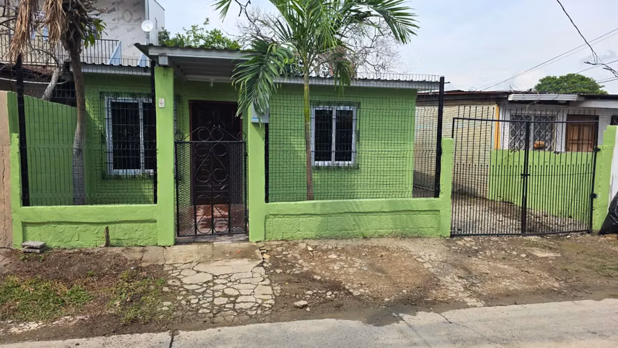 SE VENDE CASA EN MONTEFRESCO OESTE