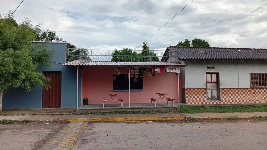 Casa ubicada en barrio Libertad 2 Cuadras al oeste de campo la libertadad