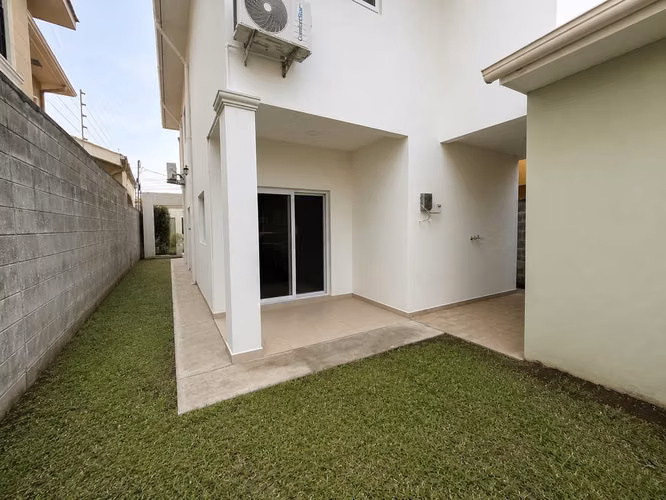  Casa de 2 niveles en Residencial Los Álamos - Imagen 14