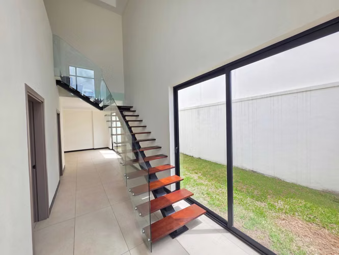 Alquiler de amplia casa en Residencial Vitali - Imagen 2