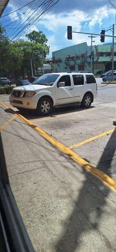  Nissan Pathfinder 4x4 en Excelente Estado – 3 Filas – ¡Financiamiento Disponible!  Precio Especial Hoy - Imagen 3
