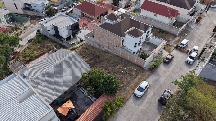 Se Vende Lote de Terreno Res. Las Uvas
