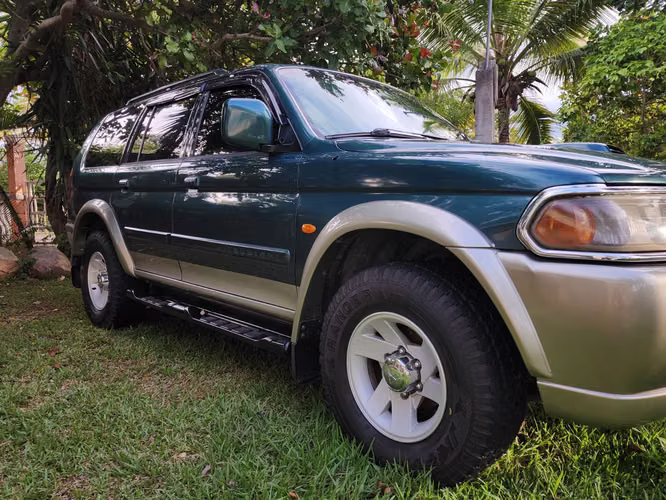 Mitsubishi Native 2004