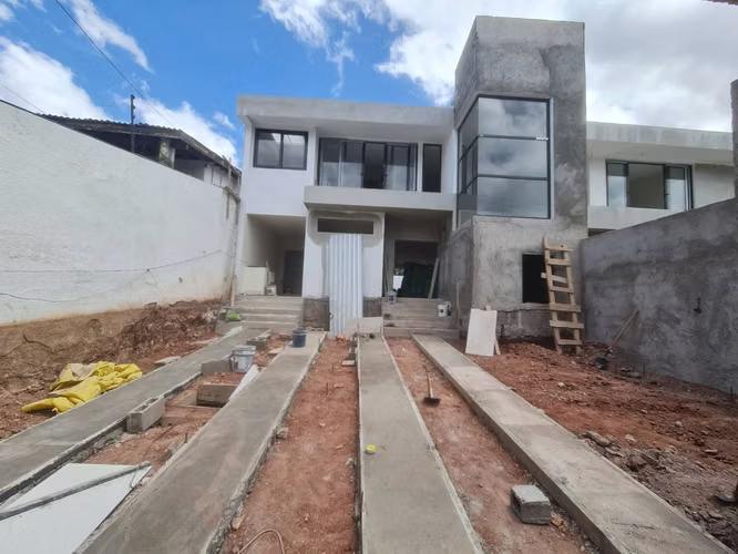 Se Venden Townhouses Nuevos! Col. 3 Caminos