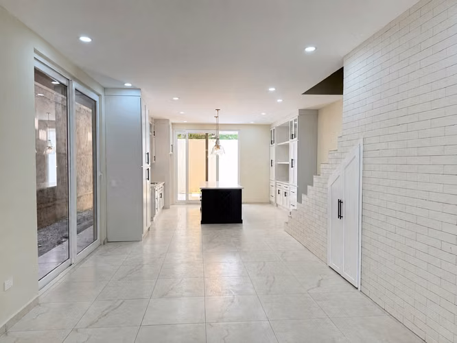 SE VENDE CASA EN RES. LOMAS DEL PEDREGAL - Imagen 2
