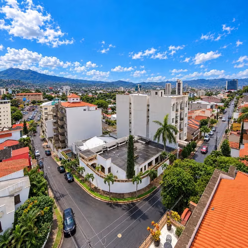 Apartamento full amueblado en renta - Lomas del Guijarro - Imagen 9