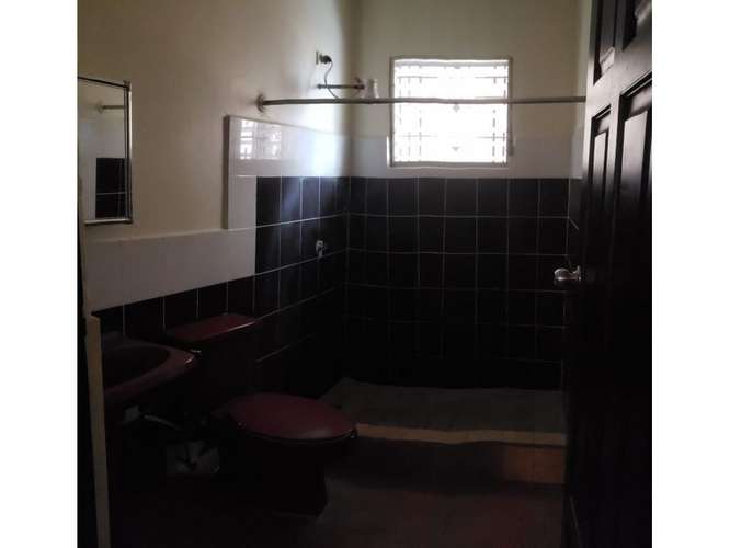 Col. Miraflores/Circuito Cerrado Pequeño/Casa amplia,4 Hab+Hab.servicio+Parqueo+Amplio patio - Imagen 11