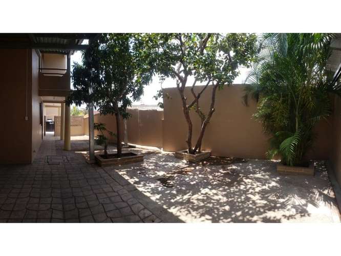 Col. Miraflores/Circuito Cerrado Pequeño/Casa amplia,4 Hab+Hab.servicio+Parqueo+Amplio patio - Imagen 7
