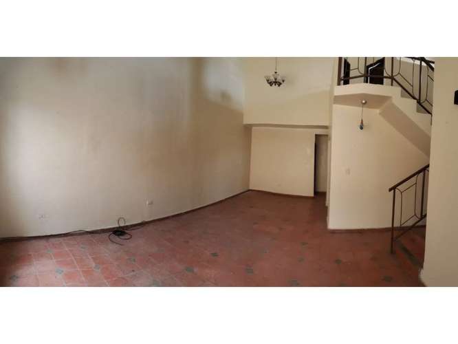 Col. Miraflores/Circuito Cerrado Pequeño/Casa amplia,4 Hab+Hab.servicio+Parqueo+Amplio patio - Imagen 3