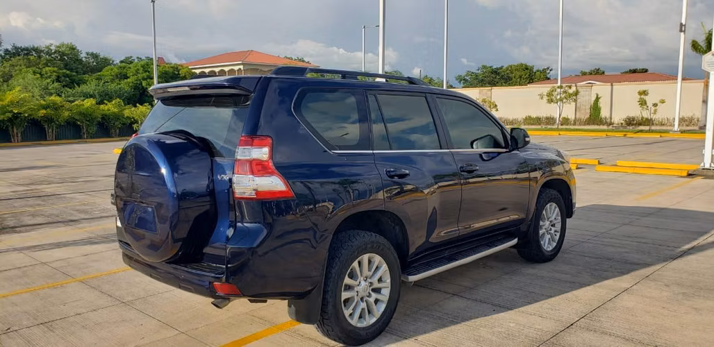 Toyota Land Cruiser Prado, versión VX (Lujo), año 2015. - Imagen 3