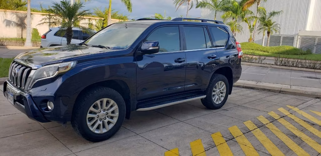 Toyota Land Cruiser Prado, versión VX (Lujo), año 2015. - Imagen 2