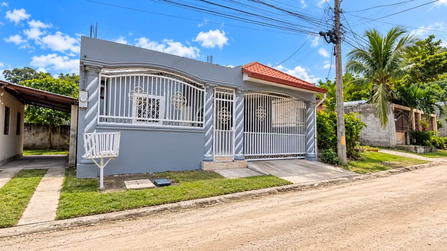 Casa en Venta en Bosques de Jucutuma – 2 Habitaciones, 2 Baños, Cercada y Lista para Habitar