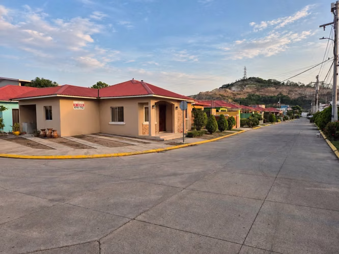 Casa de esquina en Venta, Residencial Villas Valencia SPS - Imagen 2