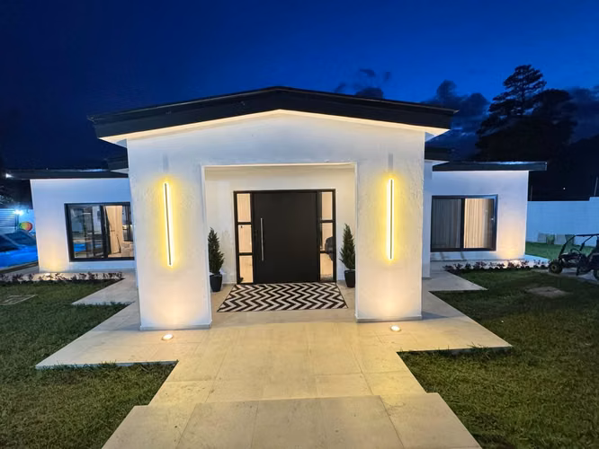 Sell Hermosa Casa Valle Angeles (3 Roses)