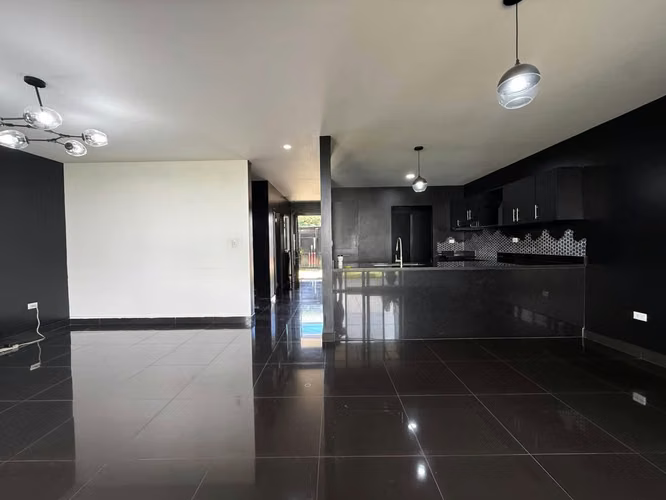 Se Renta Casa Res. Altos Miraflores Sur - Imagen 2