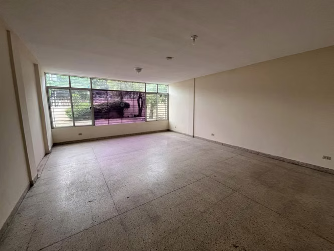 Se Renta Amplia Casa para Oficinas Col. Palmira - Imagen 4