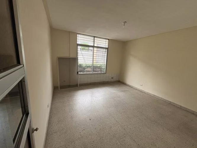 Se Renta Amplia Casa para Oficinas Col. Palmira - Imagen 6