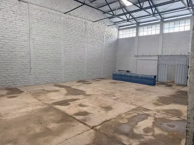 Se Rentan Amplias Bodegas Barrio La Bolsa  - Imagen 4