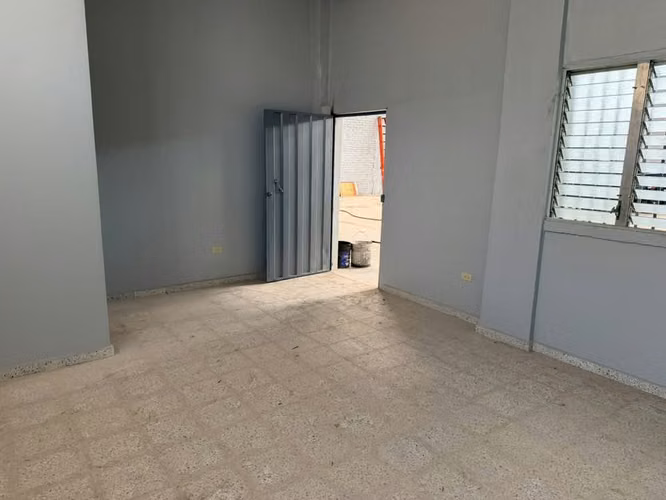 Se Rentan Amplias Bodegas Barrio La Bolsa  - Imagen 9