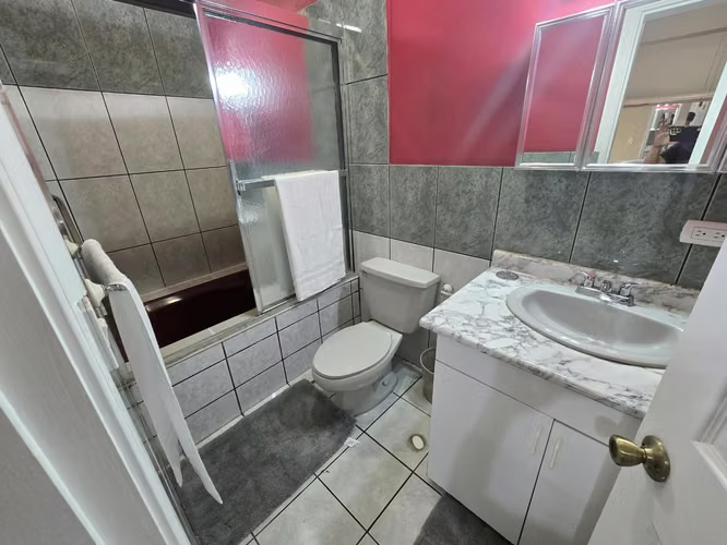 Lomas del Guijarro/FULL AMUEBLADO/Edificio con vigilancia privada 24/7/3 Hab+2.5 Baños+Area social - Imagen 7