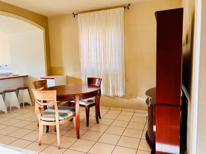 Res.Los Hidalgos/Circuito Cerrado/Moderna,3 Hab+4 Parqueos+Bodega+Estudio+Patio+Jardin - Imagen 11