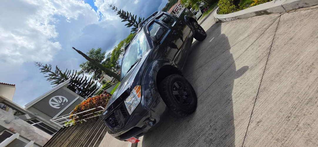 Nissan Frontier Pro-4x 2012 recién ingresado 4x4 cuero full lujo Quemacoco  - Imagen 5