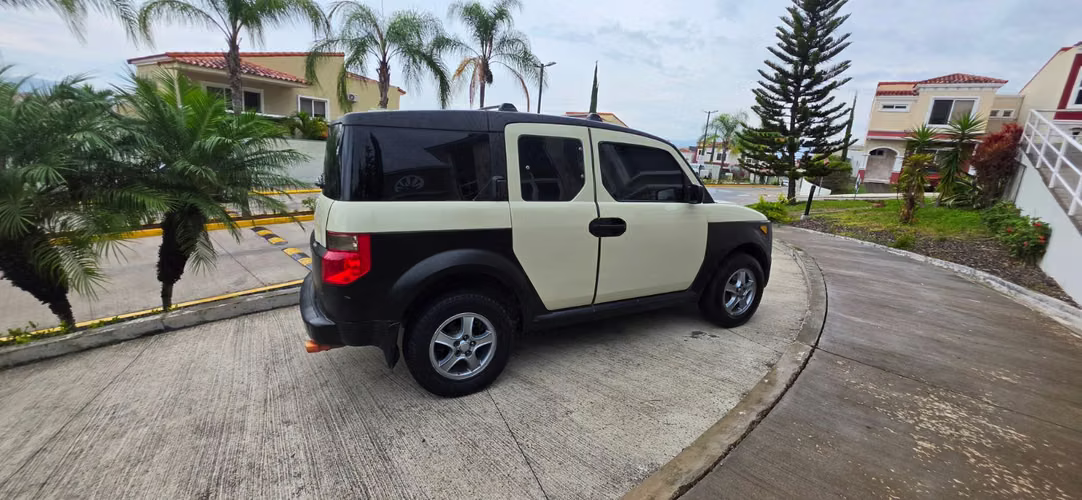 Honda Element 2005 mecanico 4x4 buenas condiciones ganga 