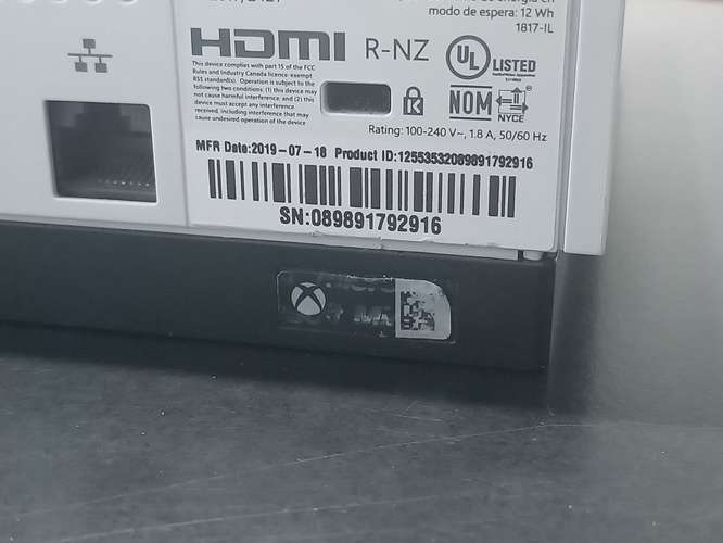 Xbox One S con Red Dead Redemption 2 y 20 Juegos Digitales 