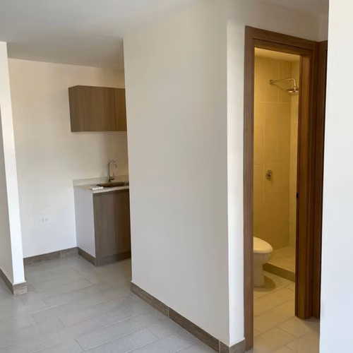 Comodo y moderno apartamento en alquiler. - Imagen 1