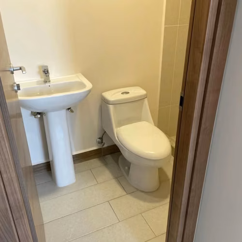 Comodo y moderno apartamento en alquiler. - Imagen 2