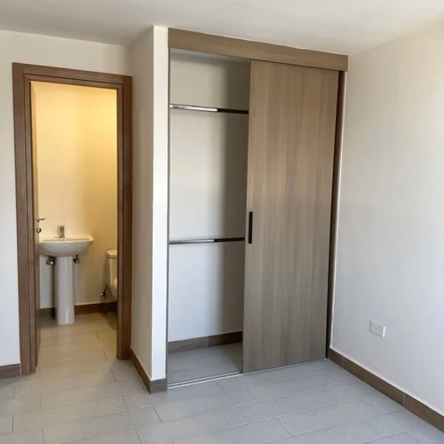 Comodo y moderno apartamento en alquiler. - Imagen 4