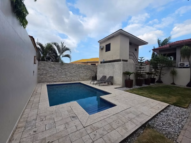 Se Vende Amplia Casa en Sector Colonia Moderna 